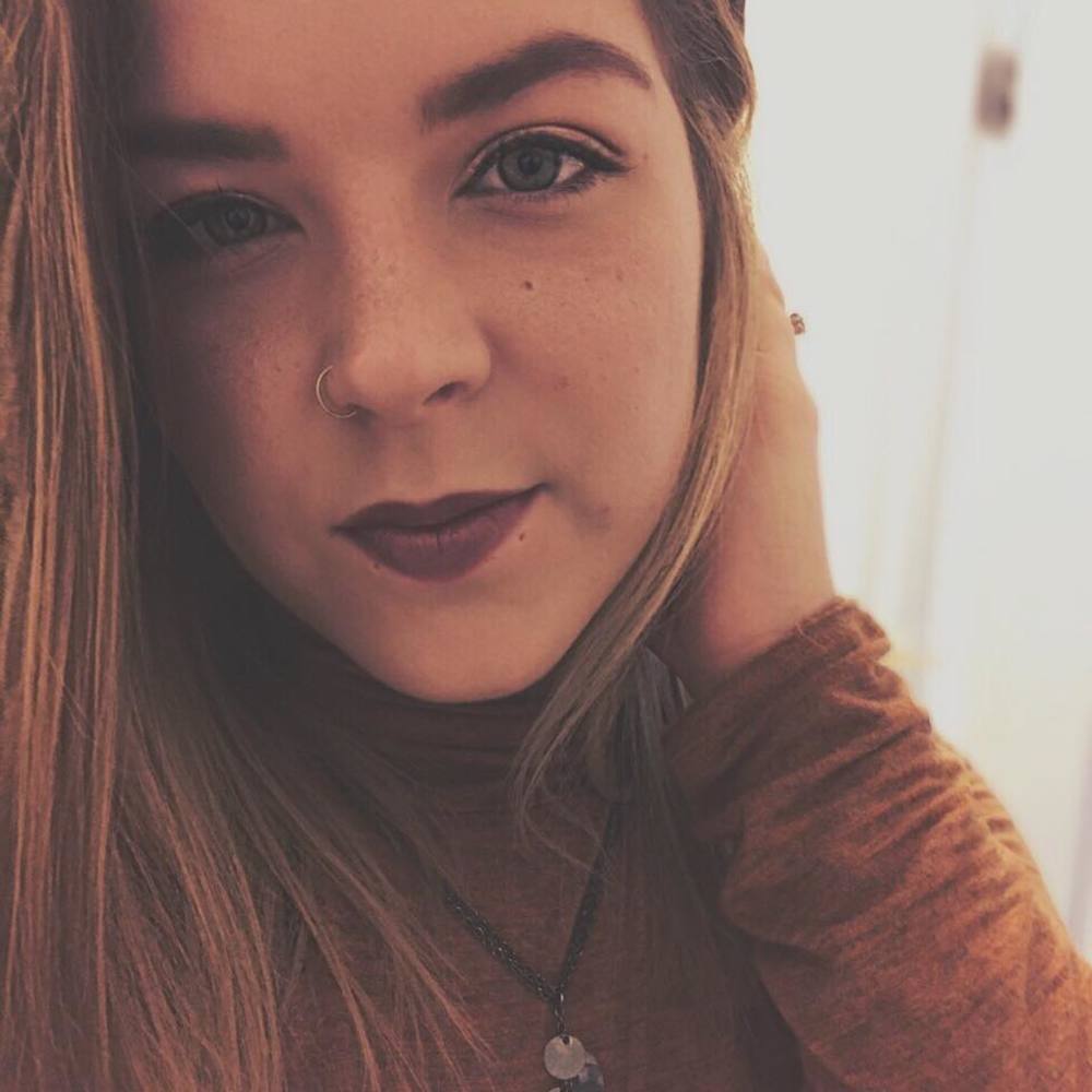 Meet your Posher, Cassandra
